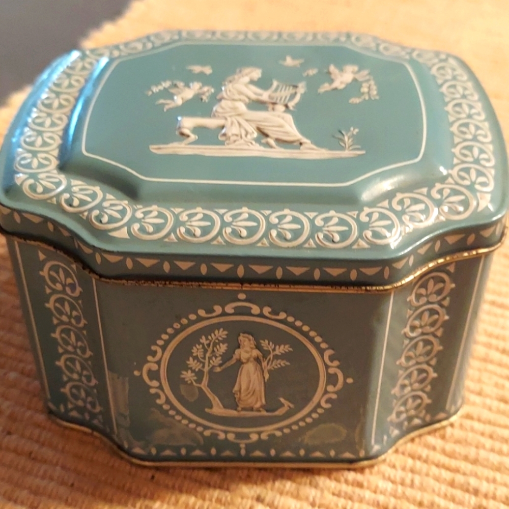 Vintage tin can